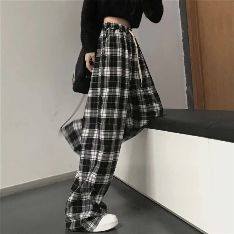 Saashi Women's Oversize Black Plaid Sweatpants Baggy Elastic Waist Hip Hop Trousers.