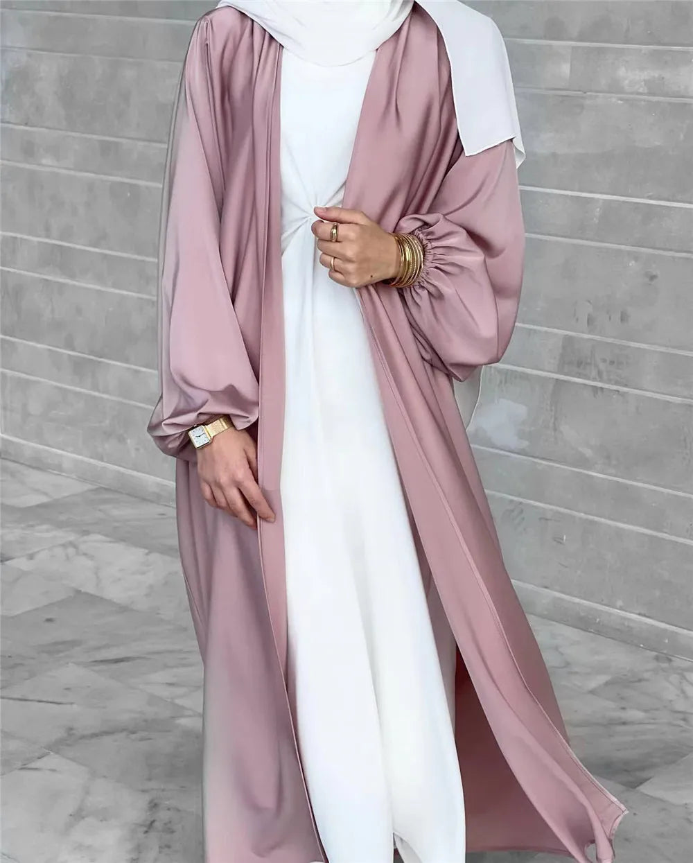 عباية SAASHI ذات أكمام منتفخة وأربطة