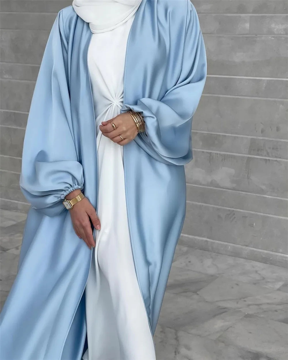 عباية SAASHI ذات أكمام منتفخة وأربطة