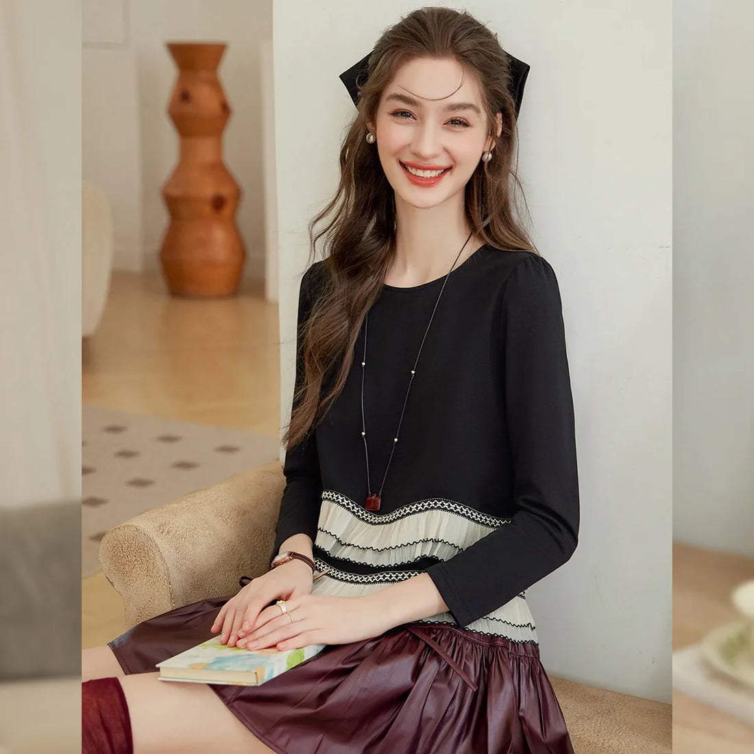 Saashi Elegant Contrast Color Flounced Edge Short Sleeve T-Shirt for Women with Soft Stretch Round Neck Design